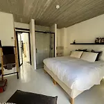 Unique Townhouse With Rooftop Pool Ferienhaus