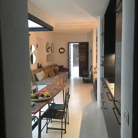 Unique Townhouse With Rooftop Pool إِستيبونا