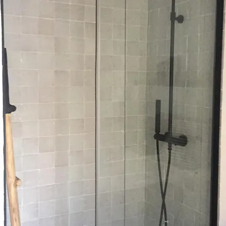 Unique Townhouse With Rooftop Pool بيت للعطل إِستيبونا