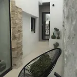 Unique Townhouse With Rooftop Pool Сasa de vacaciones Estepona