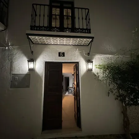 Unique Townhouse With Rooftop Pool