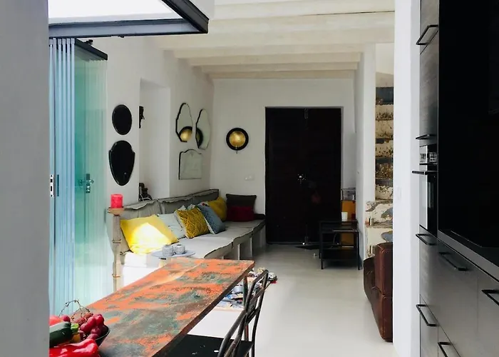 펜션 Unique Townhouse With Rooftop Pool *