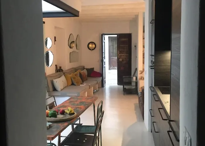 Unique Townhouse With Rooftop Pool 에스테포나