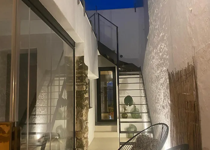 Unique Townhouse With Rooftop Pool