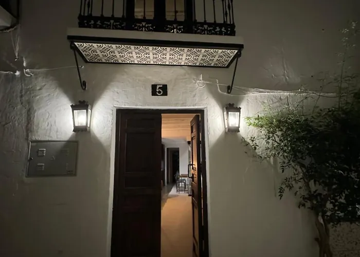 Unique Townhouse With Rooftop Pool