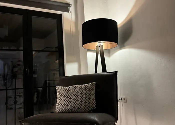 Unique Townhouse With Rooftop Pool 에스테포나