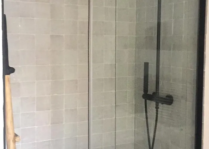 Unique Townhouse With Rooftop Pool 펜션 에스테포나