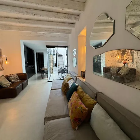 Tatil Evi Unique Townhouse With Rooftop Pool
