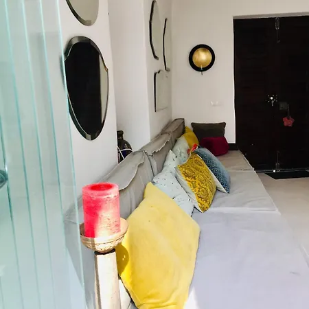 Tatil Evi Unique Townhouse With Rooftop Pool *