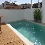 Unique Townhouse With Rooftop Pool Hébergement de vacances *