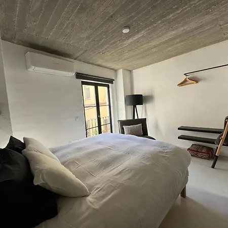 Unique Townhouse With Rooftop Pool Сasa de vacaciones