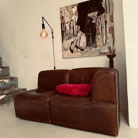 Unique Townhouse With Rooftop Pool Сasa de vacaciones *