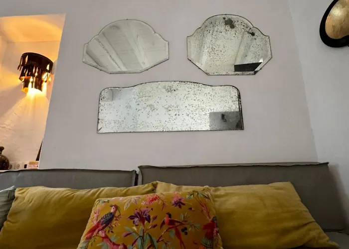 Unique Townhouse With Rooftop Pool Сasa de vacaciones *