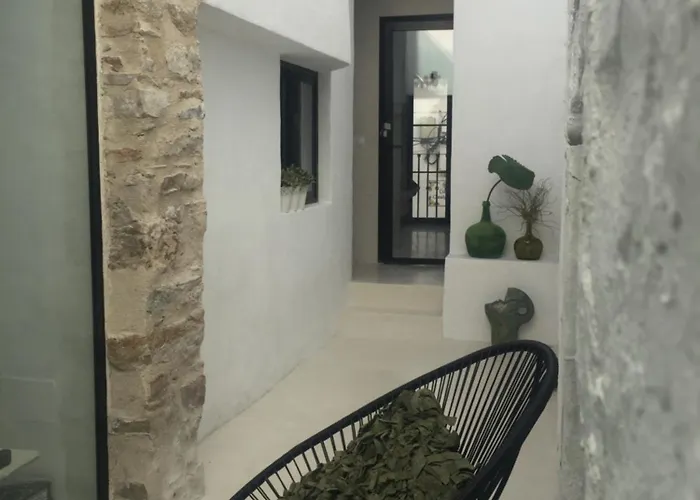 Unique Townhouse With Rooftop Pool Сasa de vacaciones Estepona