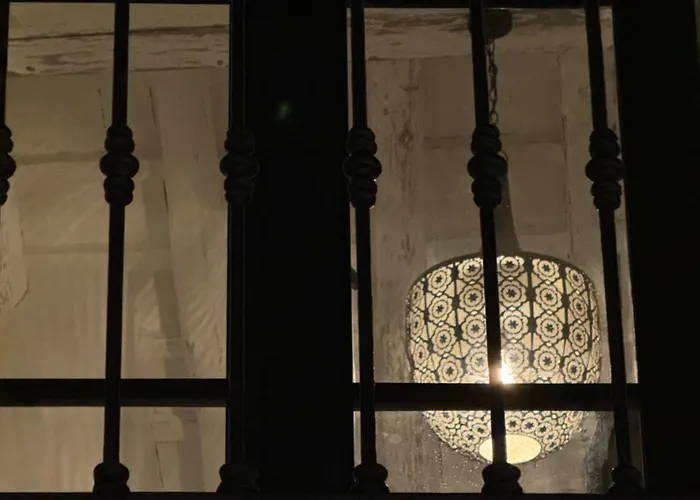 Unique Townhouse With Rooftop Pool Сasa de vacaciones *