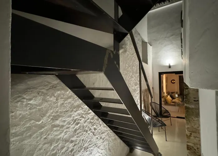 Сasa de vacaciones Unique Townhouse With Rooftop Pool Estepona