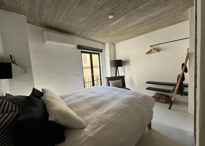 Unique Townhouse With Rooftop Pool Сasa de vacaciones