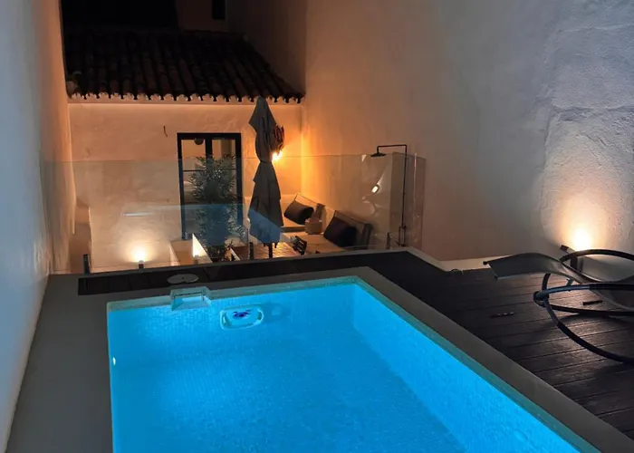 Unique Townhouse With Rooftop Pool *