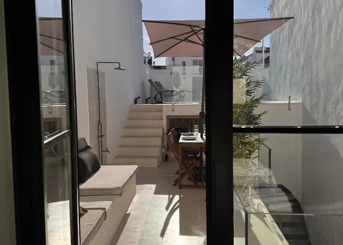 Unique Townhouse With Rooftop Pool Сasa de vacaciones *